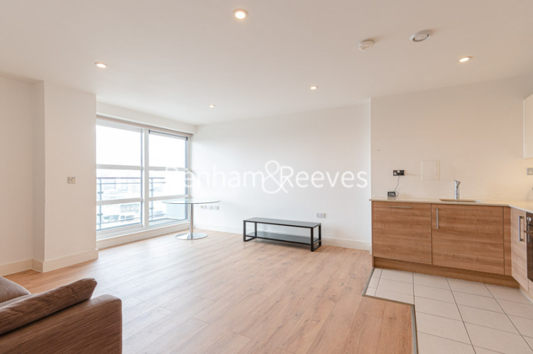 2 bedrooms flat to rent in Cornell Square, Wandsworth Road, SW8-image 9