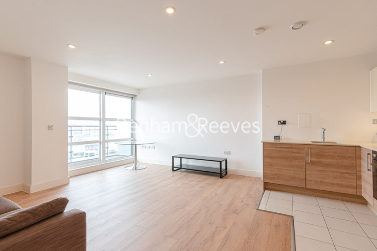 2  bedrooms flat to rent in Cornell Square, Wandsworth Road, SW8-image 9
