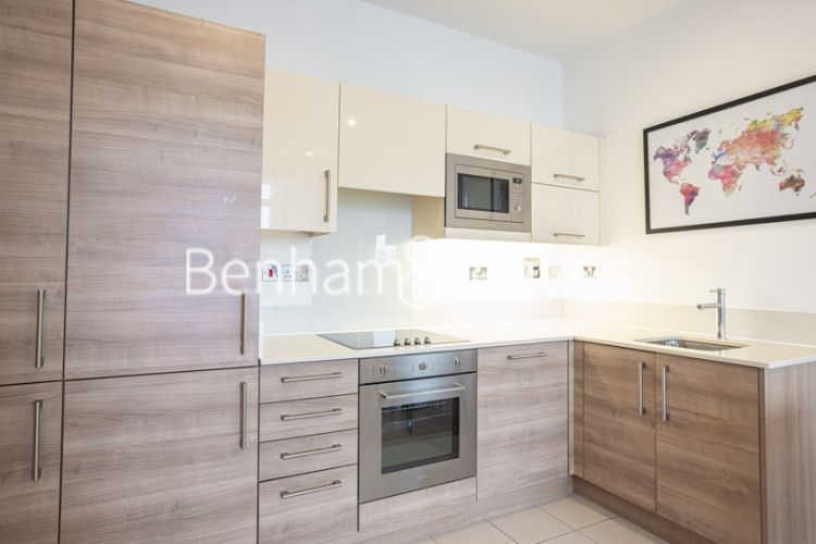 2  bedrooms flat to rent in Cornell Square, Nine Elms, SW8-image 2