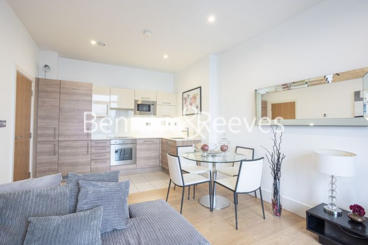 2  bedrooms flat to rent in Cornell Square, Nine Elms, SW8-image 8