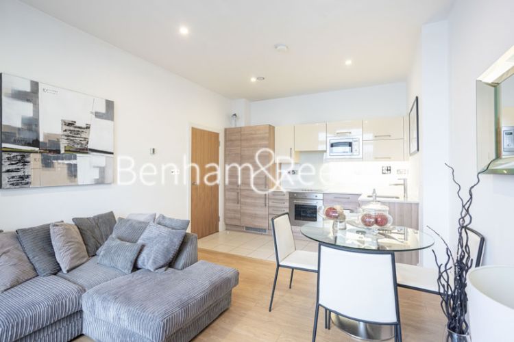 2  bedrooms flat to rent in Cornell Square, Nine Elms, SW8-image 11