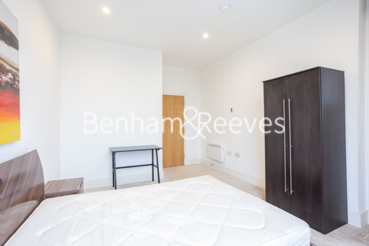 2 bedrooms flat to rent in Cornell Square, Nine Elms, SW8-image 12