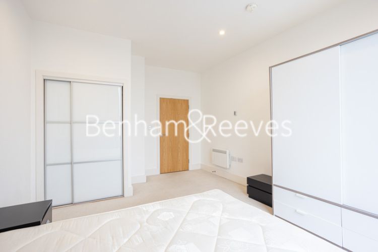 2 bedrooms flat to rent in Cornell Square, Nine Elms, SW8-image 13