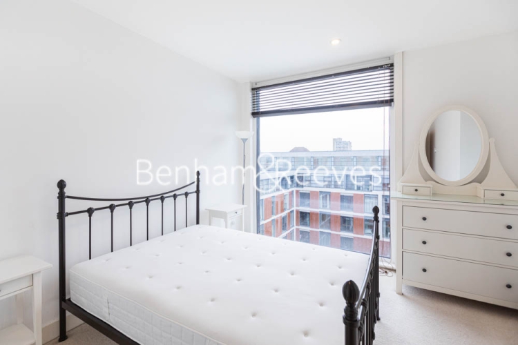 1 bedroom flat to rent in Cornell Square, Nine Elms, SW8-image 3