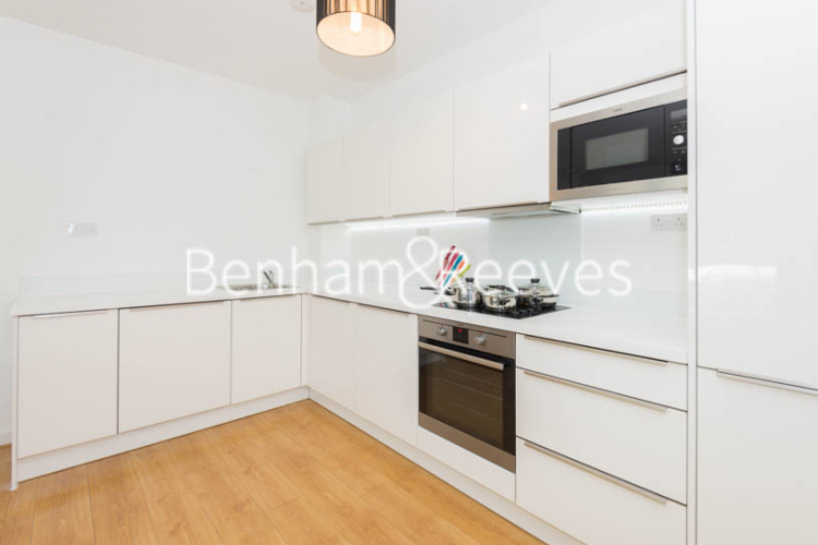 1 bedroom flat to rent in Stewarts Road, Nine Elms, SW8-image 2