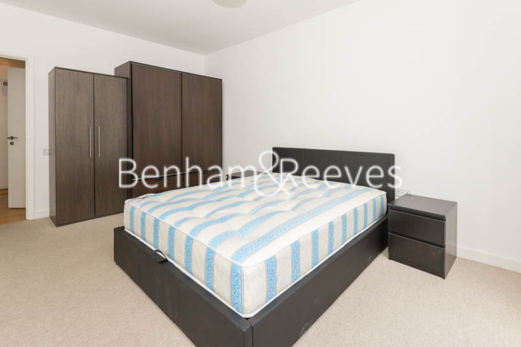1 bedroom flat to rent in Stewarts Road, Nine Elms, SW8-image 3
