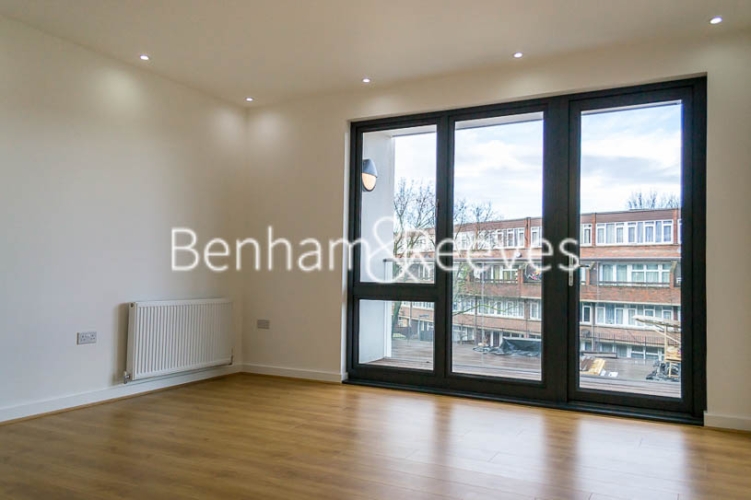 1 bedroom flat to rent in Stewarts Road, Nine Elms, SW8-image 1