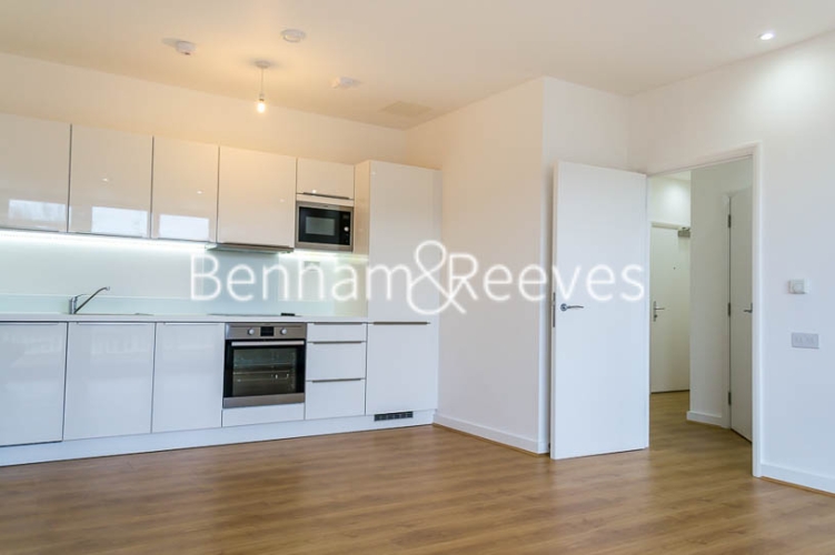 1 bedroom flat to rent in Stewarts Road, Nine Elms, SW8-image 2