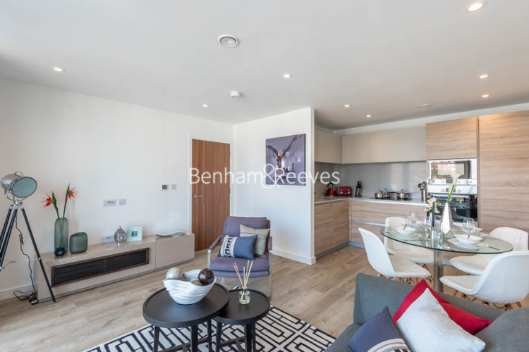 1  bedroom flat to rent in Tooting High Street, Nine Elms, SW17-image 2