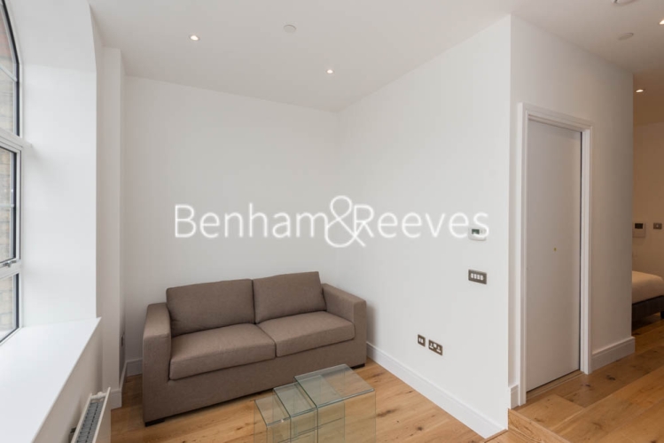 Studio flat to rent in Clapham Road, Nine Elms, SW9-image 1