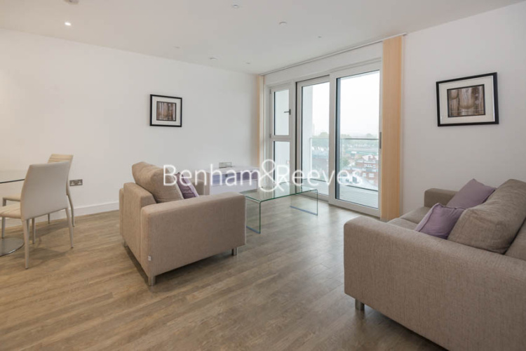 1 bedroom flat to rent in Wandsworth Road, Nine Elms, SW8-image 1