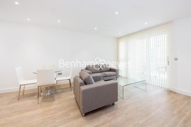 1  bedroom flat to rent in Wandsworth Road, Nine Elms, SW8-image 1