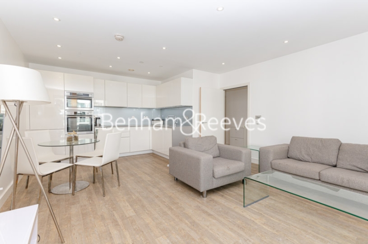 1 bedroom flat to rent in Wandsworth Road, Nine Elms, SW8-image 1