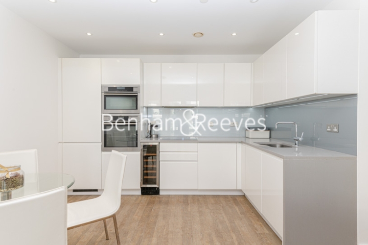 1 bedroom flat to rent in Wandsworth Road, Nine Elms, SW8-image 2