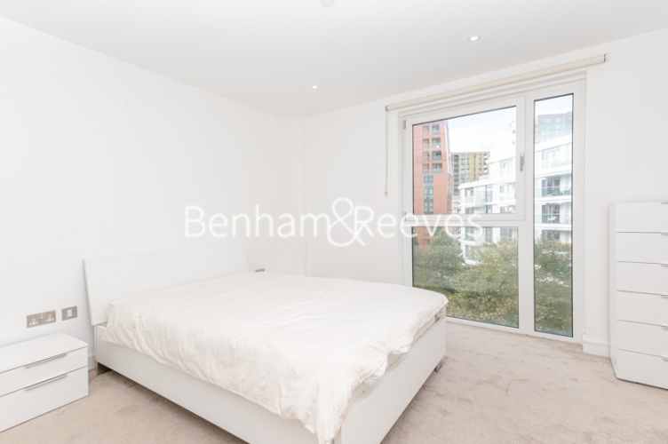 1 bedroom flat to rent in Wandsworth Road, Nine Elms, SW8-image 3