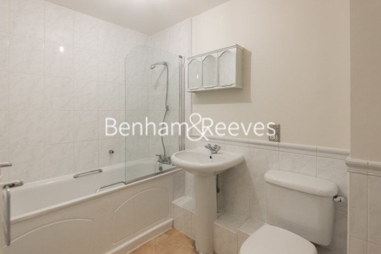 2  bedrooms flat to rent in St George’s Wharf, Nine Elms, SW8-image 4