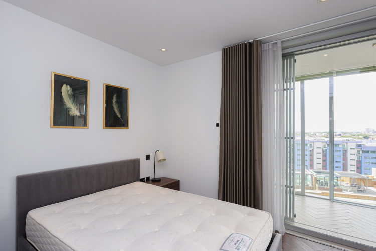 2  bedrooms flat to rent in Dawson House, Circus Road West, SW11-image 12