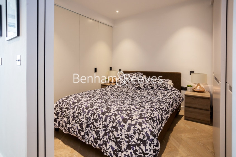 Studio flat to rent in Pearce House, Circus Road West, SW11-image 4