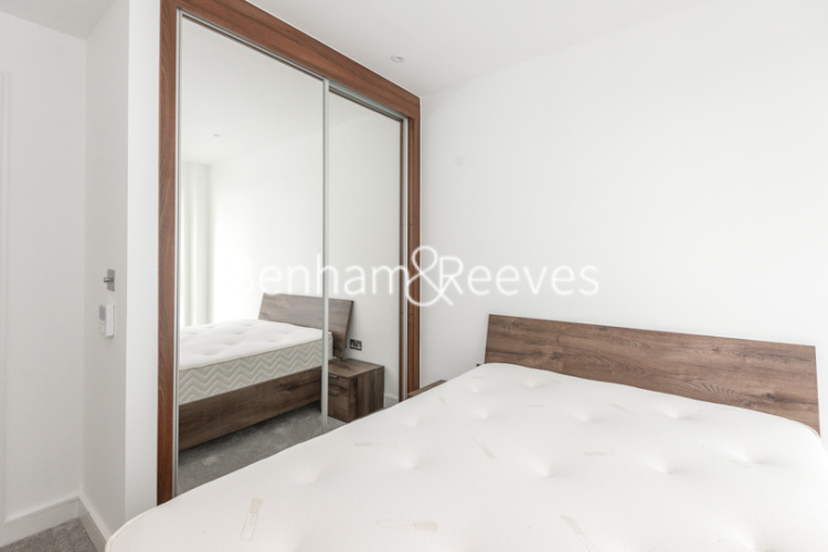 1 bedroom flat to rent in Wandsworth Road, Nine Elms, SW8-image 4