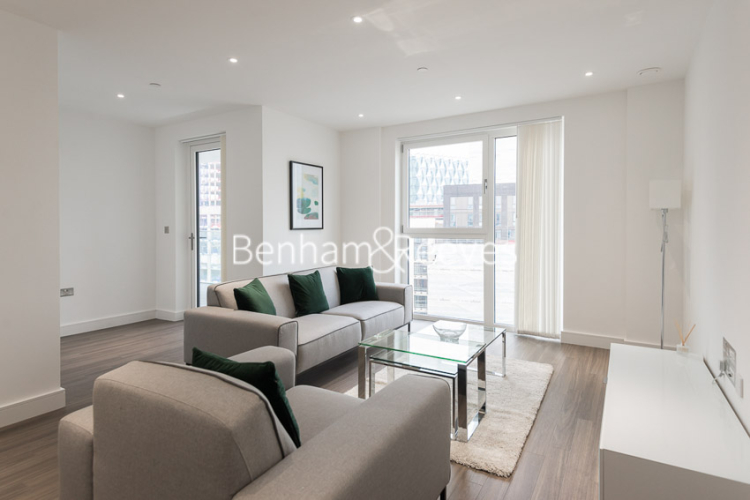 2  bedrooms flat to rent in Wandsworth Road, Nine Elms, SW8-image 1