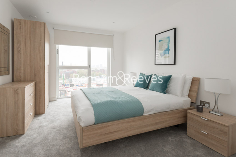 2  bedrooms flat to rent in Wandsworth Road, Nine Elms, SW8-image 4
