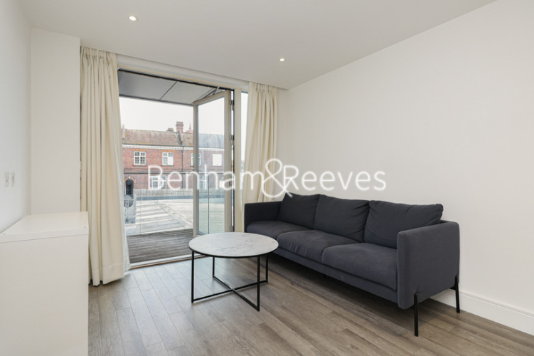 2 bedrooms flat to rent in Gaumont Place, Nine Elms, SW2-image 1