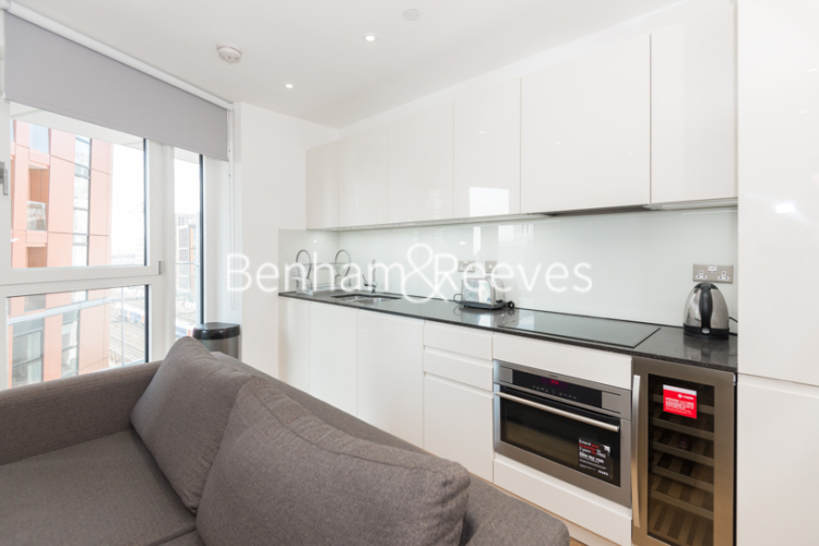 Studio flat to rent in Wandsworth Road, Nine Elms, SW8-image 7