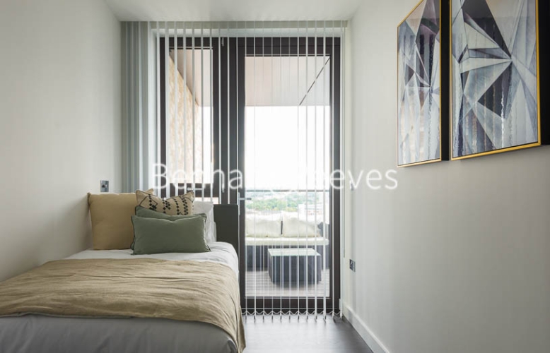 3 bedrooms flat to rent in The Residence, Nine Elms, SW11-image 8