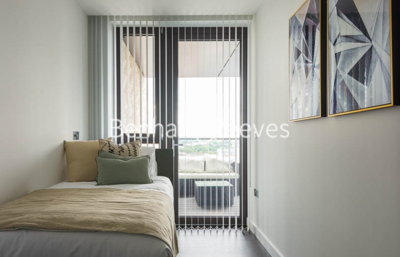 3  bedrooms flat to rent in Charles Clowes Walk, Nine Elms, SW11-image 8
