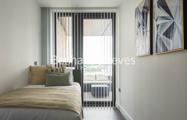 3 bedrooms flat to rent in Charles Clowes Walk, Nine Elms, SW11-image 8