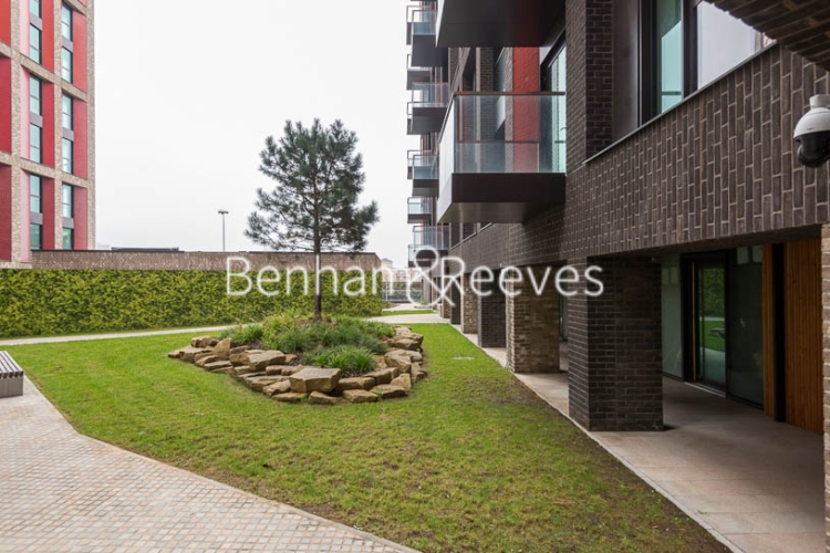 3  bedrooms flat to rent in Charles Clowes Walk, Nine Elms, SW11-image 12