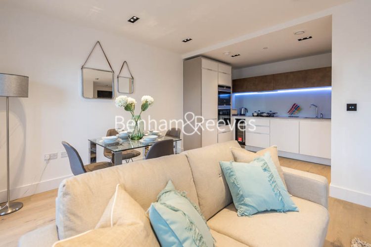1  bedroom flat to rent in Keybridge House, Exchange Gardens, SW8-image 2