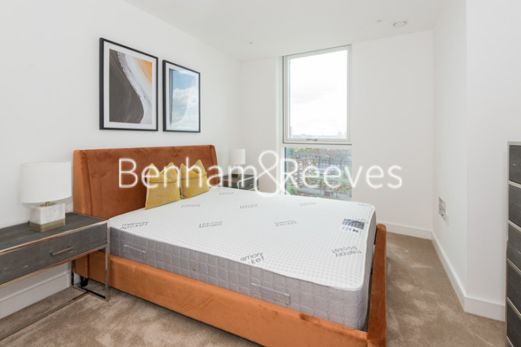 2 bedrooms flat to rent in Wandsworth Road, Nine Elms, SW8-image 3