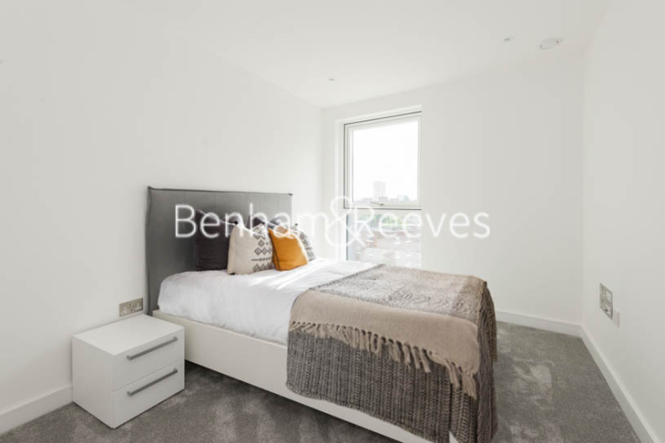 2 bedrooms flat to rent in Wandsworth Road, Nine Elms, SW8-image 3