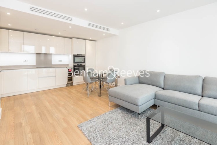 2 bedroom(s) flat to rent in Wandsworth Road, Nine Elms, SW8, London
