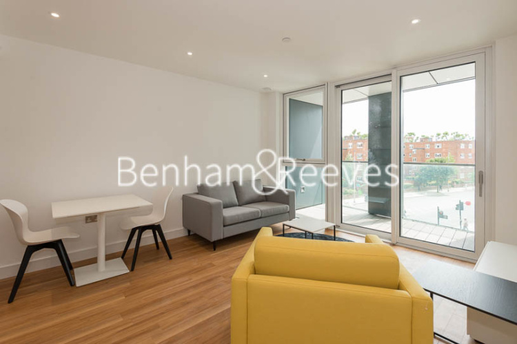 1 bedroom flat to rent in Wandsworth Road, Nine Elms, SW8-image 1