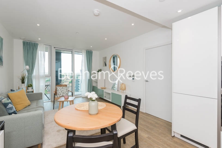 1  bedroom flat to rent in Wandsworth Road, Nine Elms, SW8-image 3