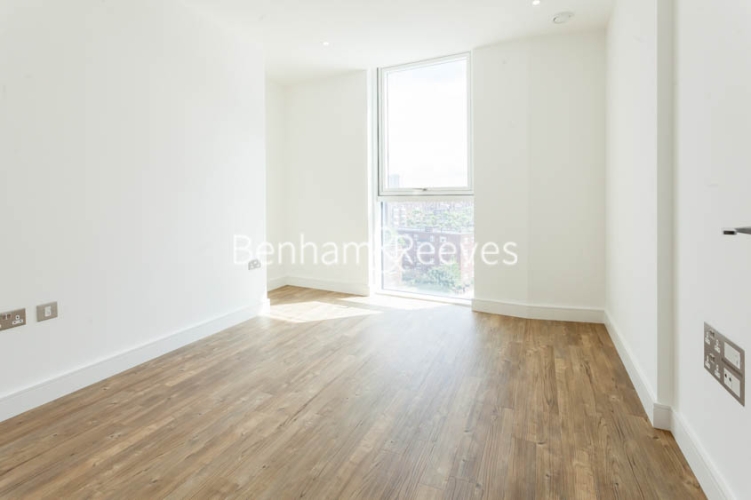 2 bedrooms flat to rent in Wandsworth Road, Nine Elms, SW8-image 3