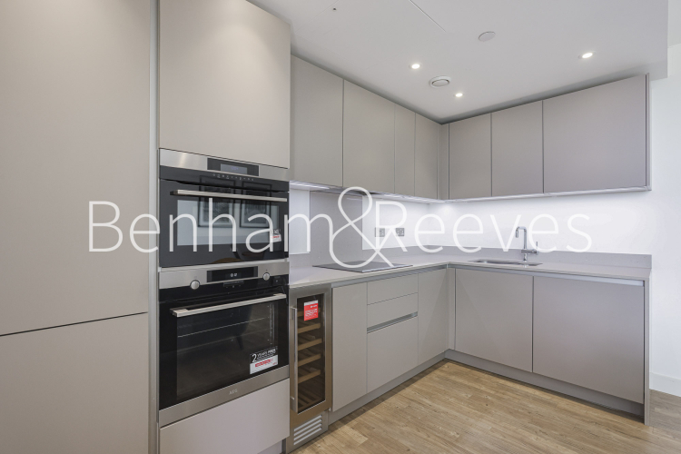 1 bedroom flat to rent in Wandsworth Road, Nine Elms, SW8-image 2