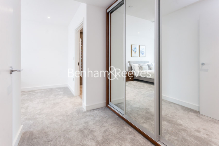 2  bedrooms flat to rent in Wandsworth Road, Nine Elms Point, SW8-image 5
