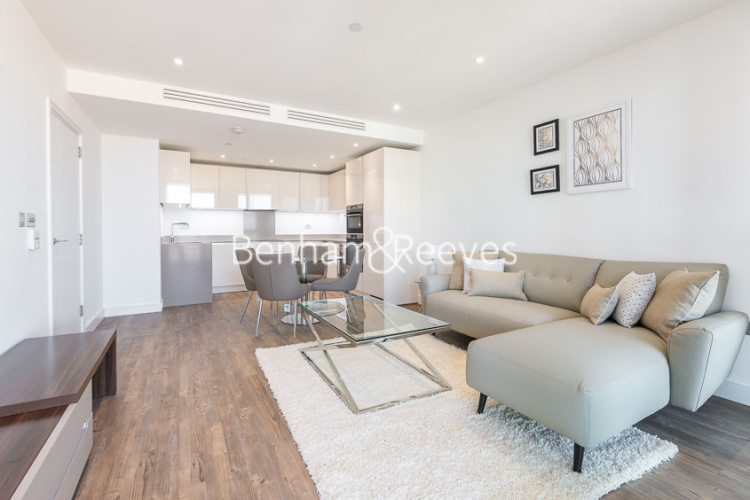 1 bedroom flat to rent in Wandsworth Road, Nine Elms, SW8-image 1