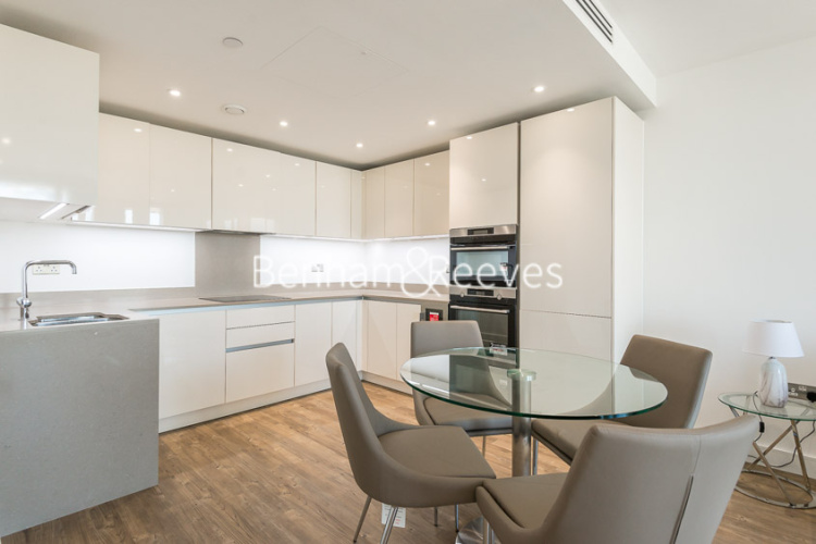 1 bedroom flat to rent in Wandsworth Road, Nine Elms, SW8-image 2