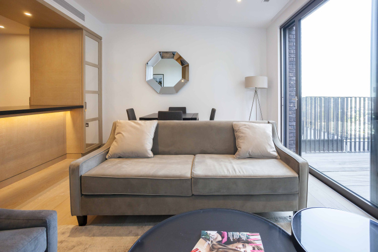 2 bedrooms flat to rent in Legacy Building, Viaduct Gardens, SW11-image 1