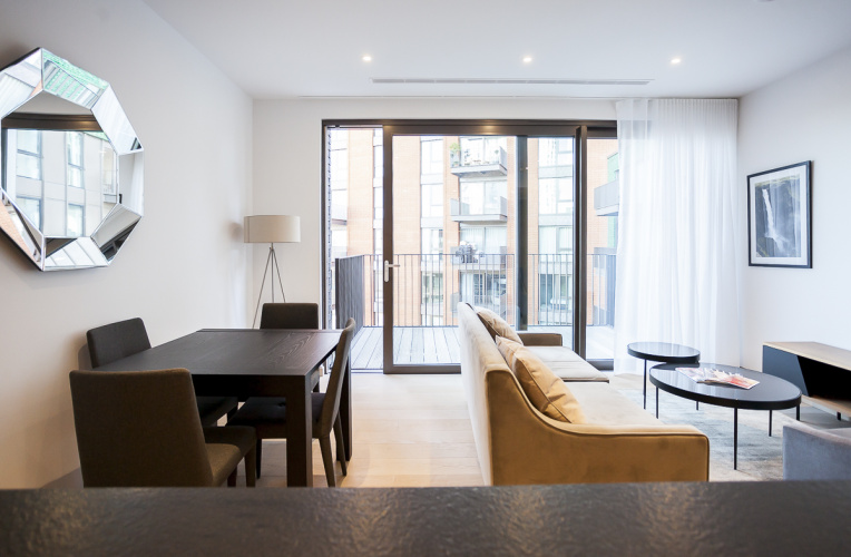 2 bedrooms flat to rent in Legacy Building, Viaduct Gardens, SW11-image 3