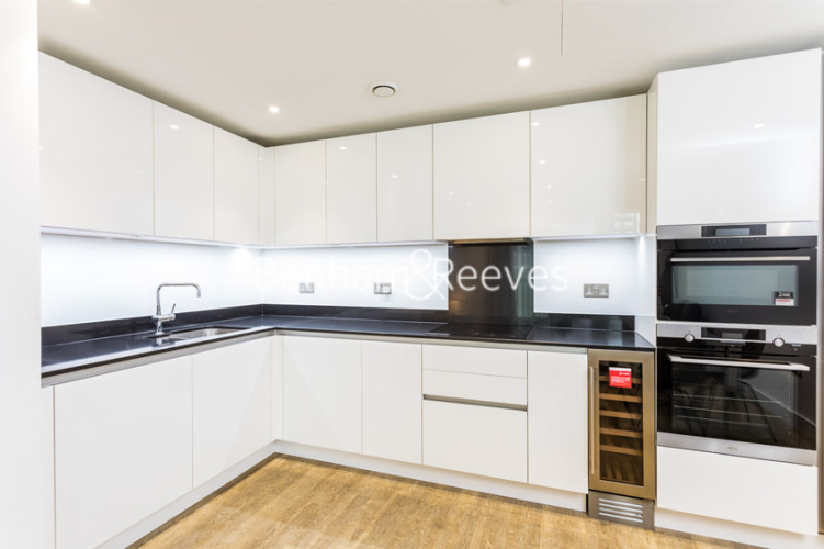 2  bedrooms flat to rent in Wandsworth Road, Nine Elms, SW8-image 2