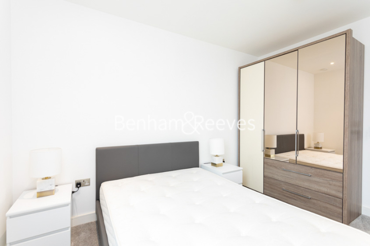 2 bedrooms flat to rent in Wandsworth Road, Nine Elms, SW8-image 3