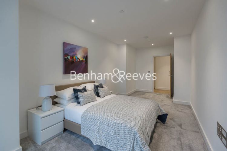 2 bedroom(s) flat to rent in Wandsworth Road, Nine Elms, SW8, London