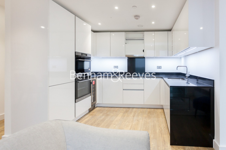 2 bedrooms flat to rent in Wandsworth Road, Nine Elms, SW8-image 2