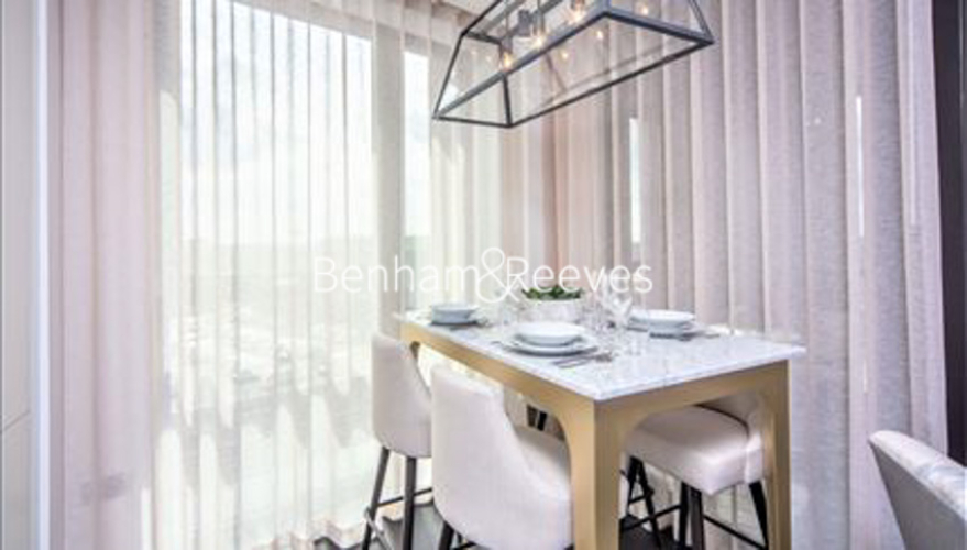 2  bedrooms flat to rent in Thornes House, Charles Clowes Walk, SW11-image 3