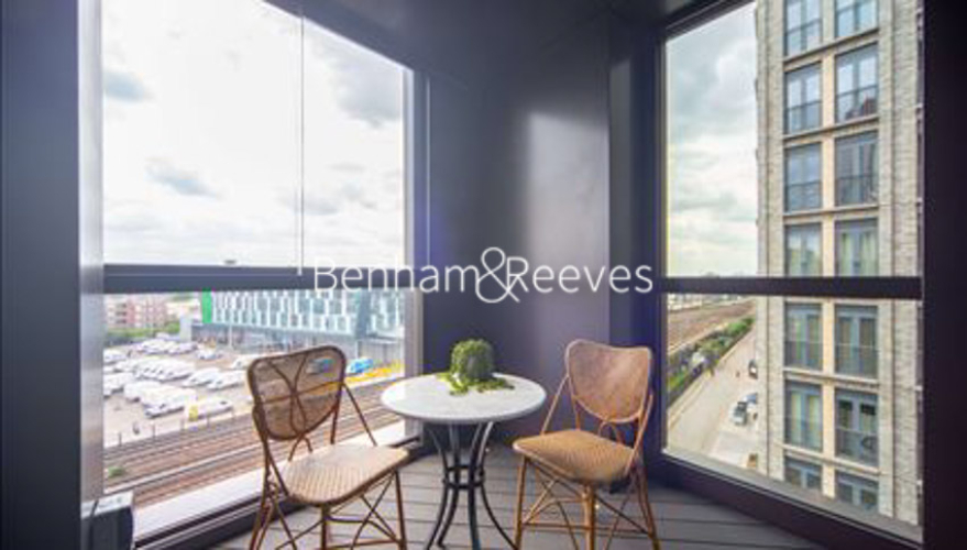 2  bedrooms flat to rent in Thornes House, Charles Clowes Walk, SW11-image 6